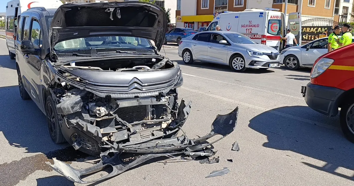 Bursa’da Trafik Kazası: 4 Yaralı!