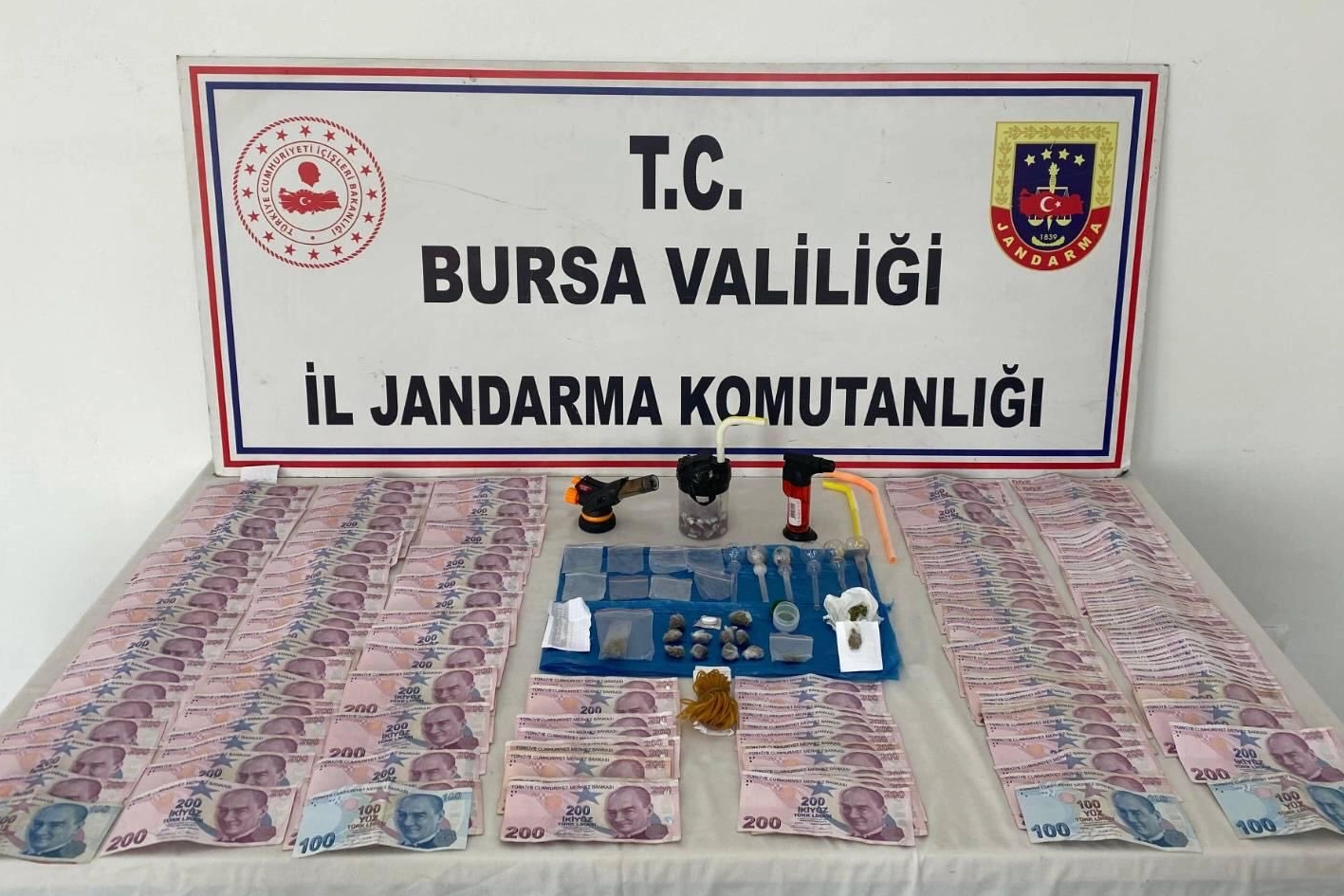 Bursa’da Uyuşturucu Operasyonunda 44 Bin TL Ele Geçirildi!