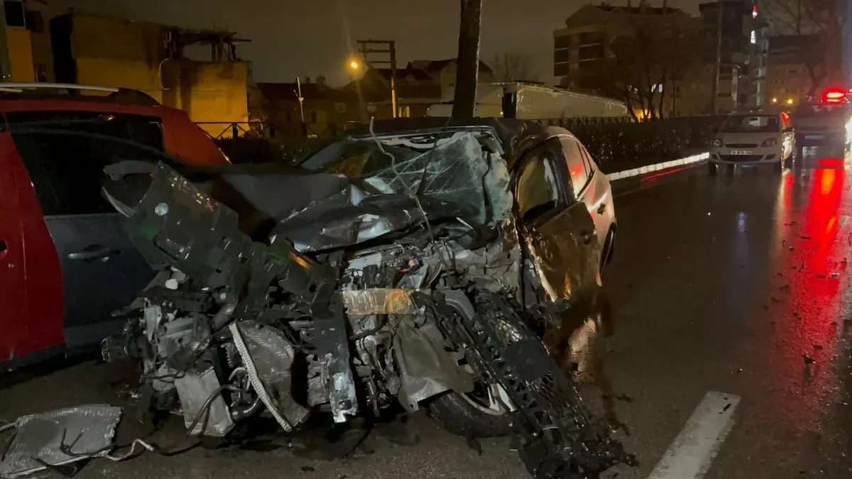 Bursa’da Yağışlı Havada Zincirleme Kaza! 3 Yaralı