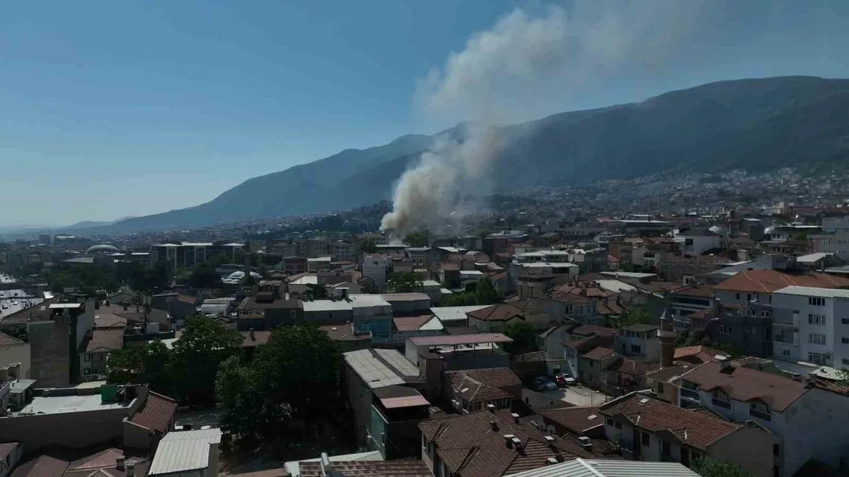 Bursa’da Yangın: Gökyüzünü Kaplayan Siyah Duman