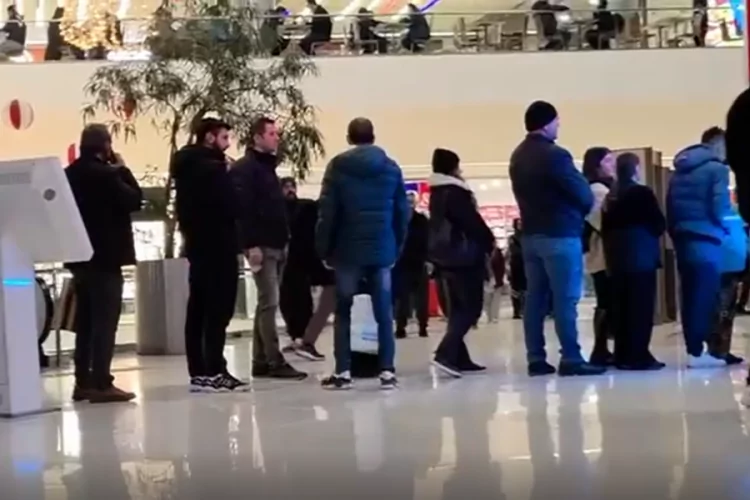 Bursa’da Yılbaşı Piyango Kuyruğunda Heyecan!