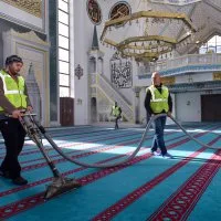 Bursa’daki camilerde Ramazan temizliği