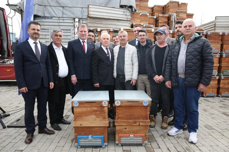 Bursa’dan Arıcılara 3.400 Kovan Desteği!