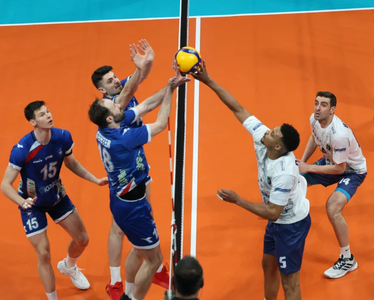 Bursa, İstanbul’u 3-1’le geçerek galibiyet serisini sürdürdü!