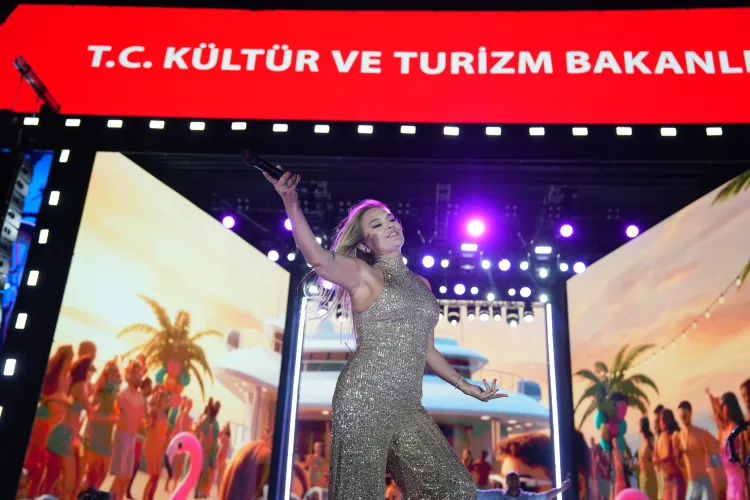Bursa Kültür Yolu Festivali’nde Demet Akalın Coşkusu