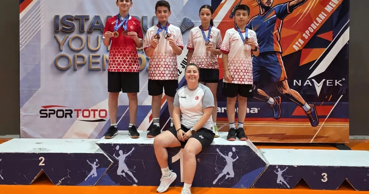 Bursa’nın Badminton Yıldızları Turnuvada Parladı!