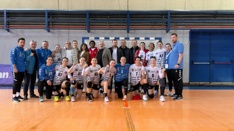 Bursa’nın Kadın Hentbol Takımı Yarı Finale Yükseldi!