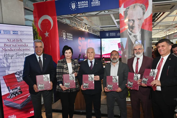 Bursa 22. Kitap Fuarı'nda kitap tanıtımı