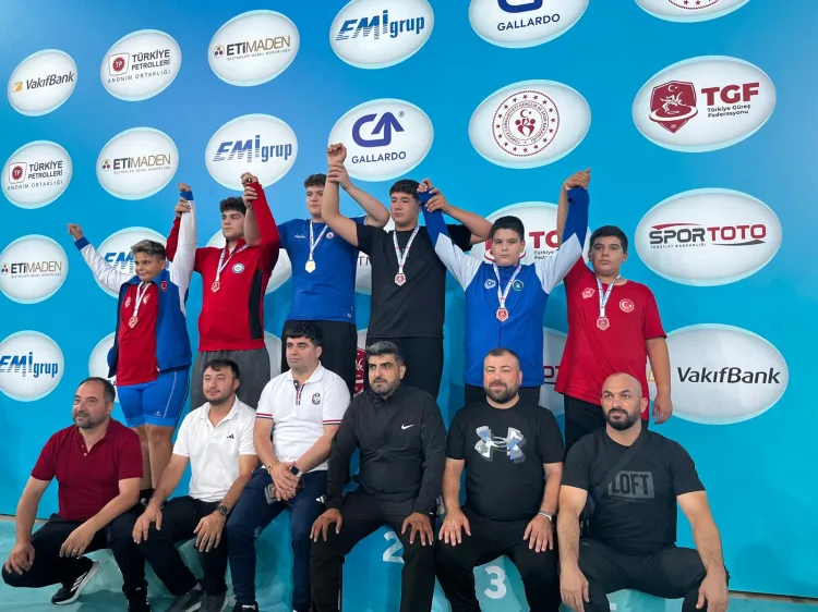 Bursa Sporcuları, Güreş Şampiyonası’nda 14 Madalya!