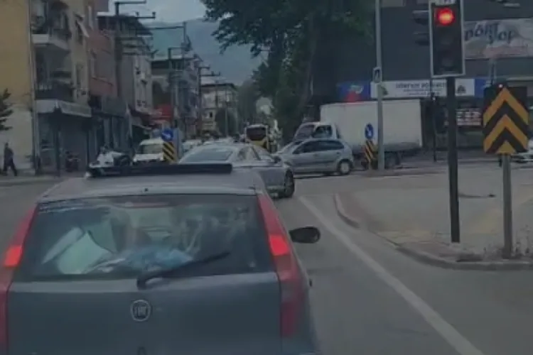Bursa Trafiğinde Korkunç Anlar: Kural Tanımadı!