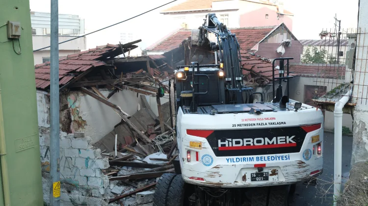 Bursa Yıldırım’da Metruk Binalara Yıkım Süreci