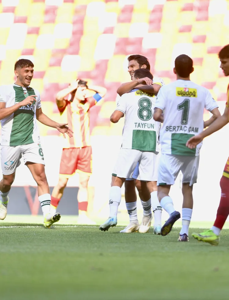 Bursaspor’dan Tarihi Başlangıç: 8-0 Galibiyet!