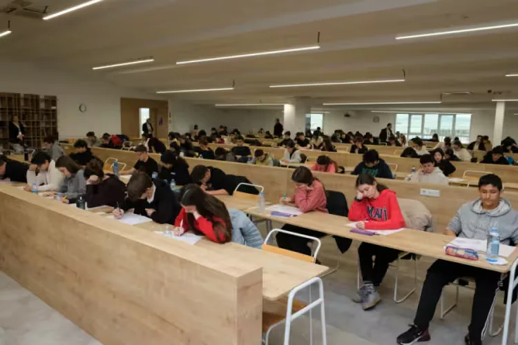 Bursluluk Sınavı’nda Yoğun Katılım ve Heyecan