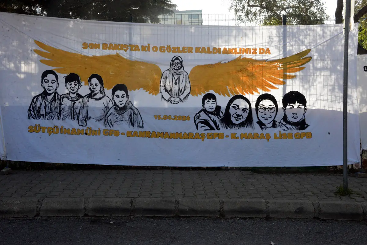 Ayser Çalık'ta buruk 23 Nisan... Fotoğrafları tellere asıldı 3