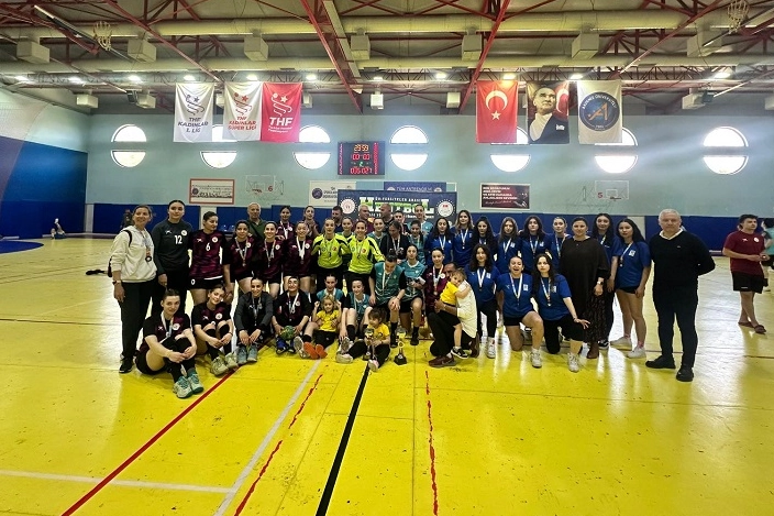 BUÜ Kadın Hentbol Takımı Süper Lig’e Yükseldi!