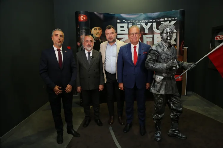 “Büyük Zafer” Filmi Kütahya’da Görkemli Gala ile Tanıtıldı