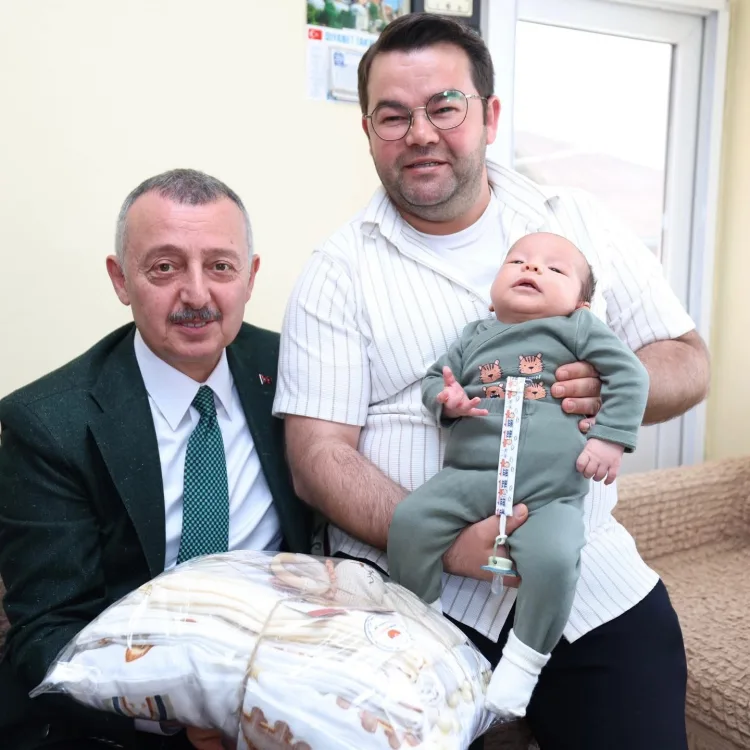 Büyükakın’dan 90 Yaşındaki Cavit Amca’ya Ziyaret