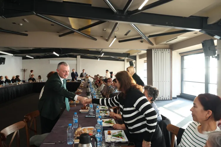 Büyükakın’dan Yaşlılara Anlamlı Ziyaret