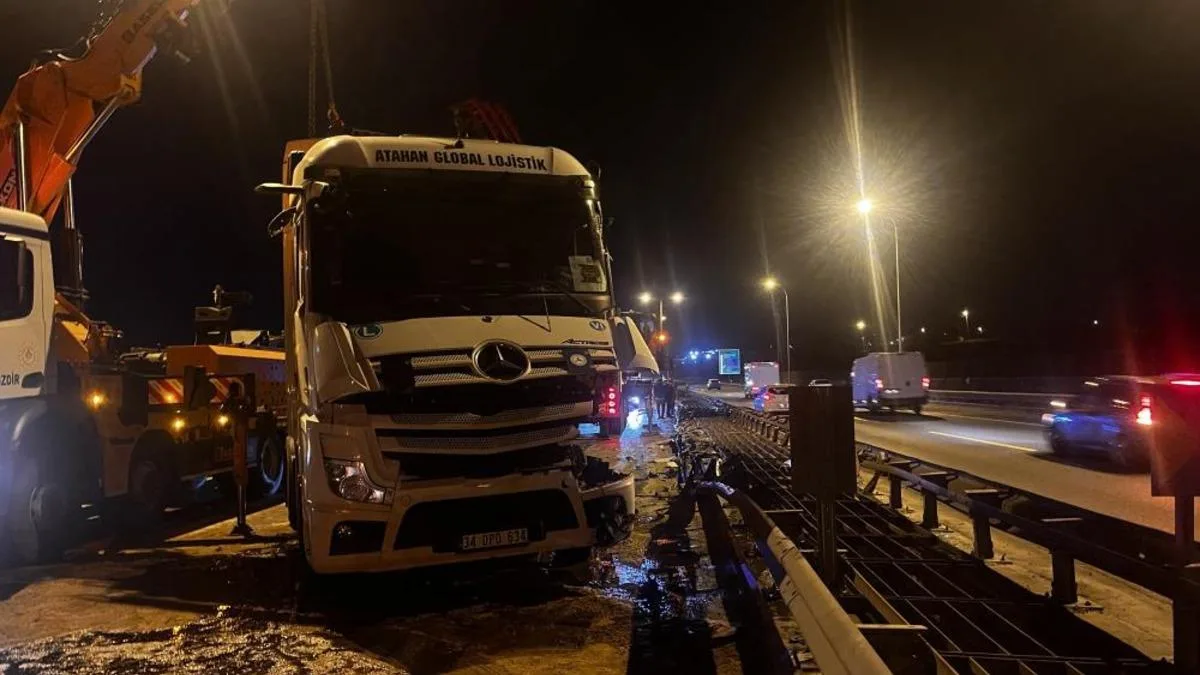 Büyükçekmece’de Tır Kazası: Sürücü Yaralandı