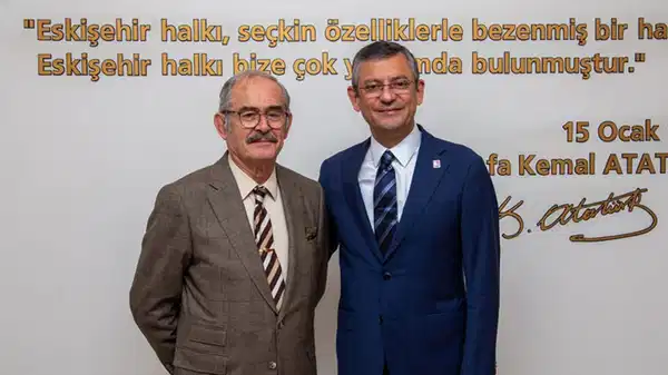 Büyükerşen, Siyaseti Bıraktığını Duyurdu!