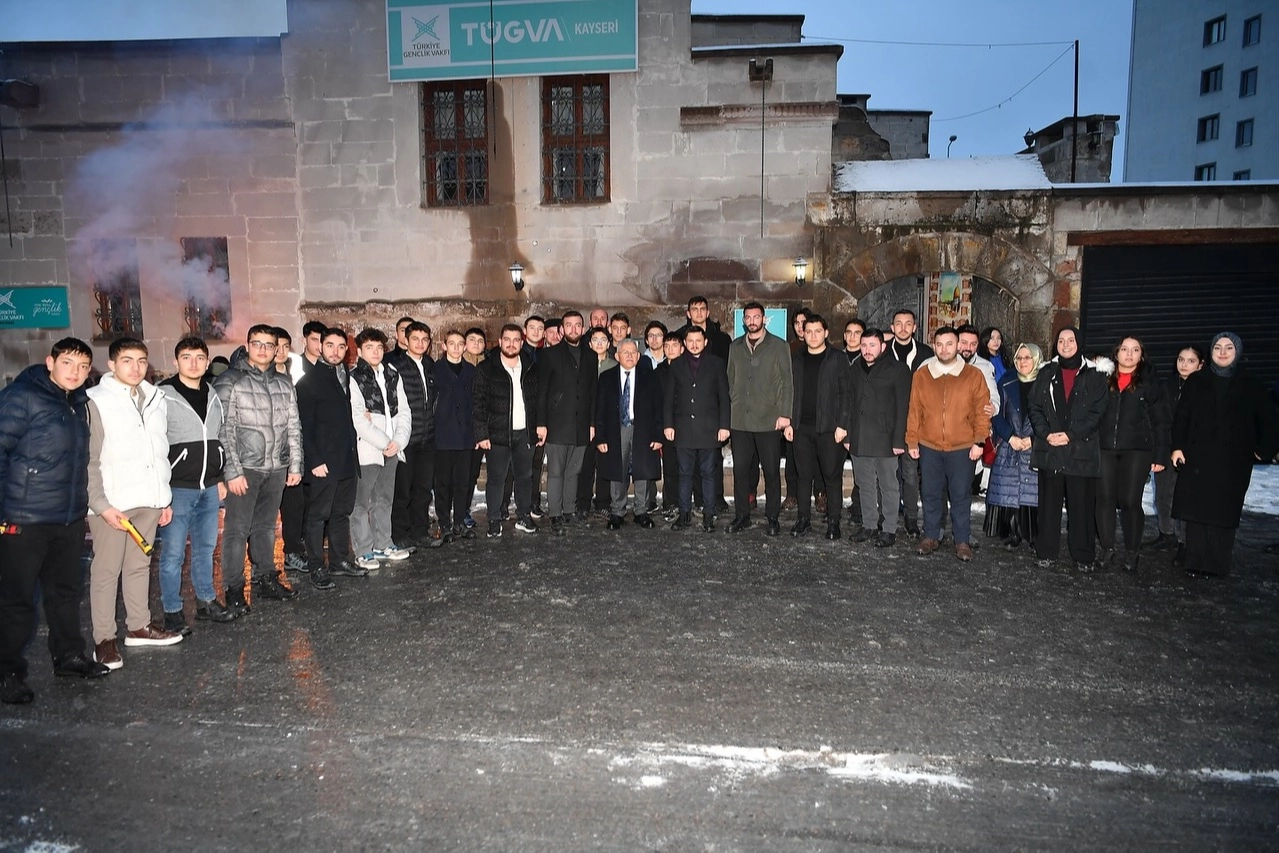 Büyükkılıç, Gençlerle Çay Sohbetinde Buluştu