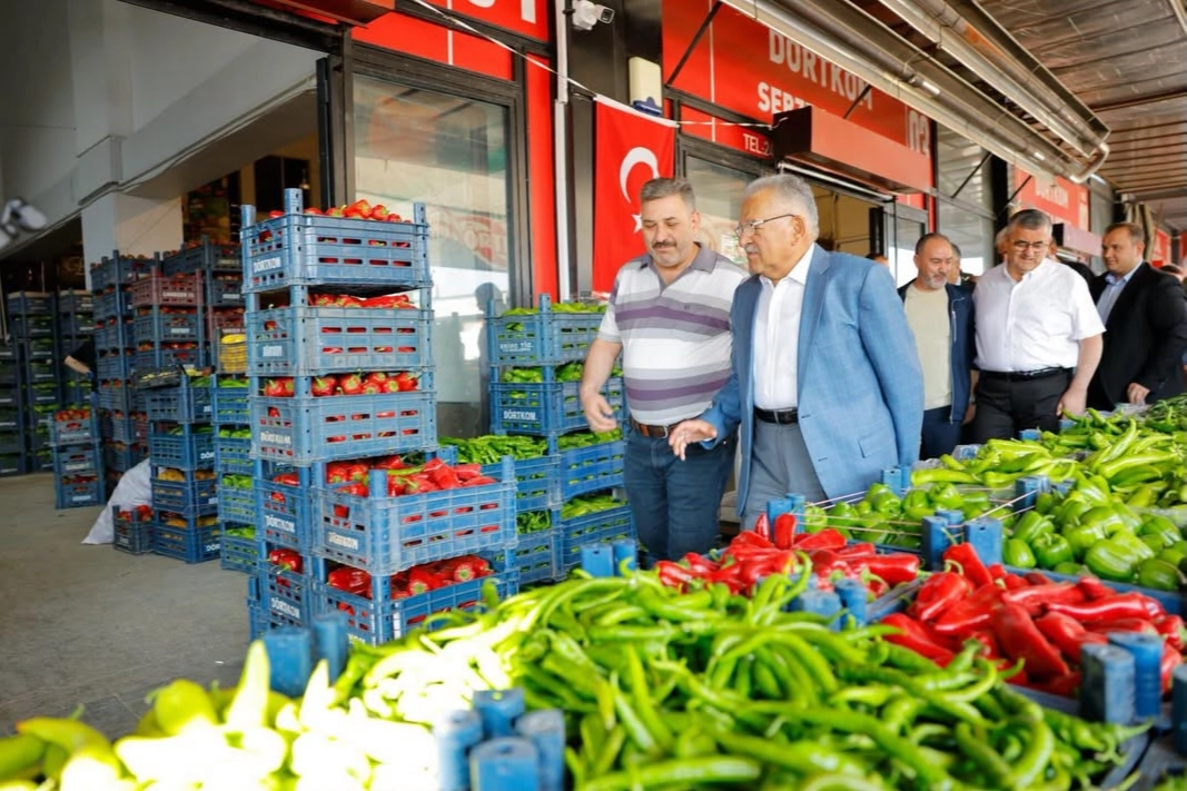 Büyükkılıç, Hal Esnafıyla Bereketli Sohbetler Yaptı