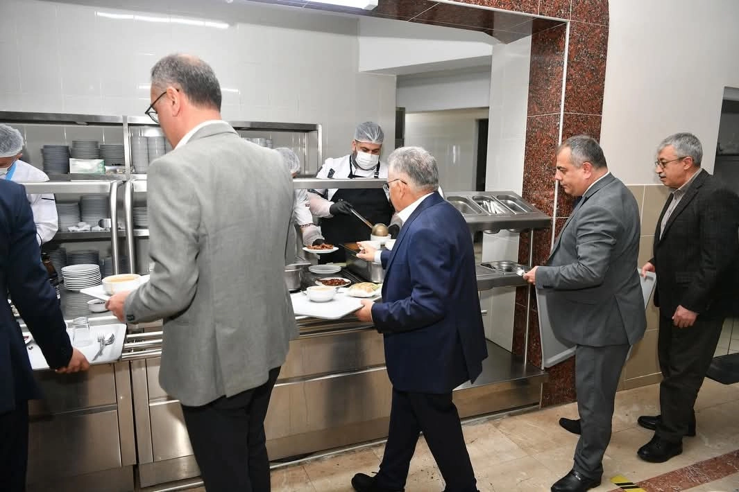 Büyükkılıç’tan KASKİ Personeline Teşekkür Ziyareti
