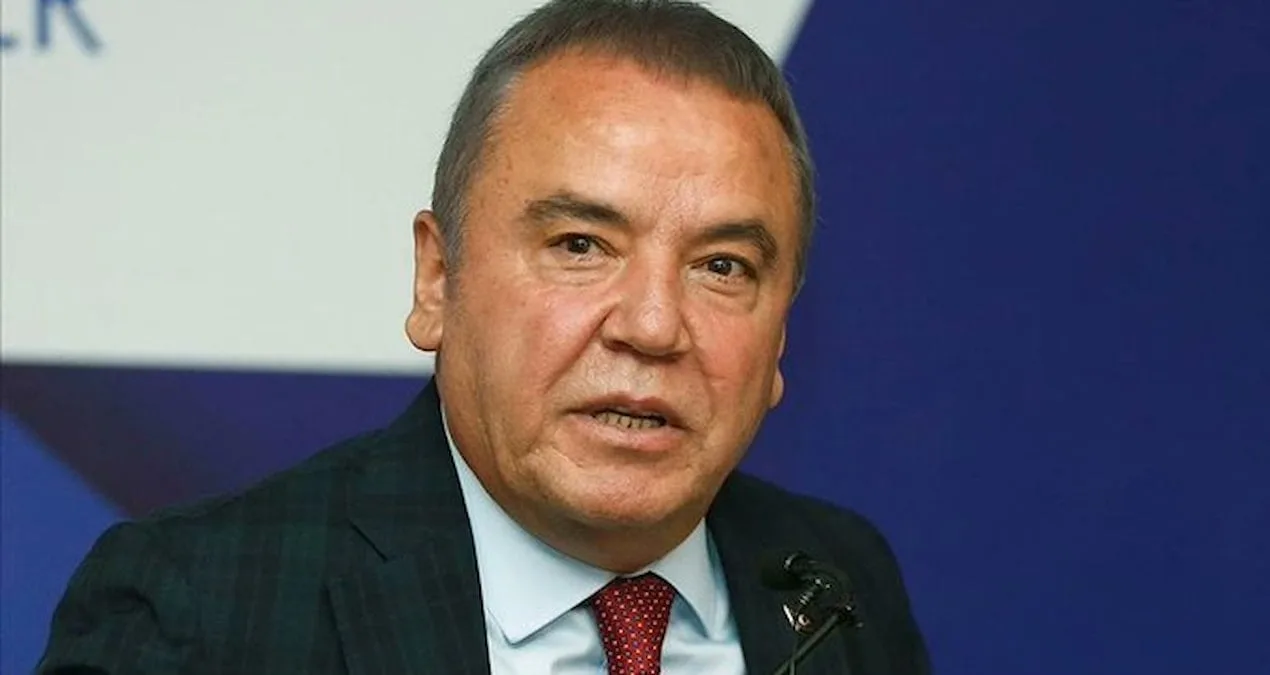 Büyükşehir Belediye Başkanı Böcek Hastaneye Kaldırıldı