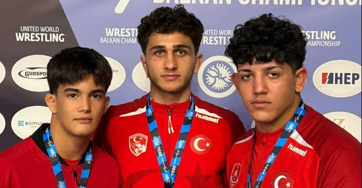 Büyükşehir Belediyesporlu güreşçilerden 3 madalya