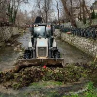Büyükşehir'den Misi'de dere ve çevre temizliği Büyükşehir'den Misi'de dere ve çevre temizliği