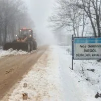 Büyükşehir'in karla mücadelesi bayramda da sürüyor Büyükşehir'in karla mücadelesi bayramda da sürüyor