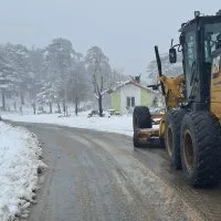Büyükşehir'in karla mücadelesi bayramda da sürüyor Büyükşehir'in karla mücadelesi bayramda da sürüyor