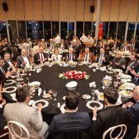 Büyükşehir Meclisi ailesi aynı sofrada buluştu Büyükşehir Meclisi ailesi aynı sofrada buluştu