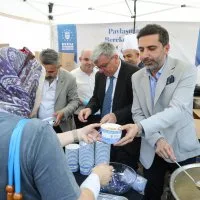 1783625118<em>240</em>Buyuksehir-Muharrem-ayinin-bereketini-vatandaslarla-paylasiyor.jpeg