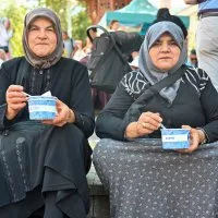 1783625116<em>805</em>Buyuksehir-Muharrem-ayinin-bereketini-vatandaslarla-paylasiyor.jpeg