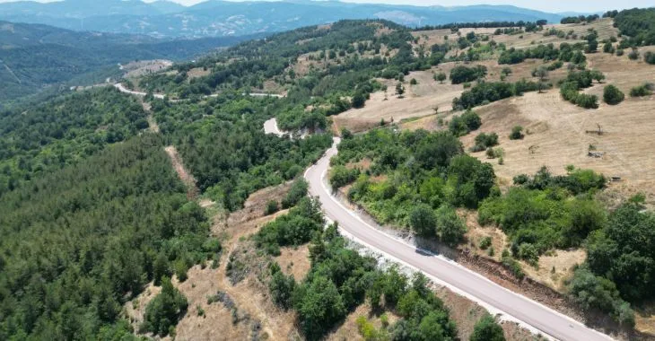 Büyükşehir Mustafakemalpaşa’da yolları yeniliyor