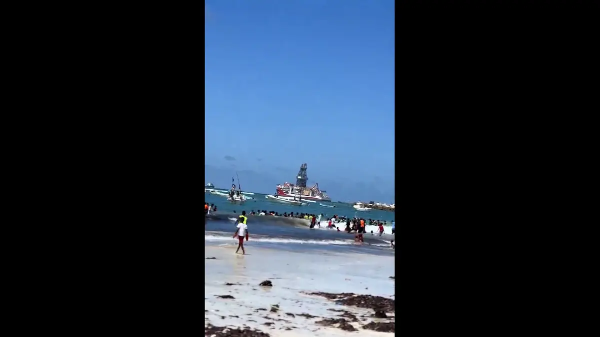 Somali de Çağrı Bey rüzgarı! Halk plajlara akın ederek karşıladı 2