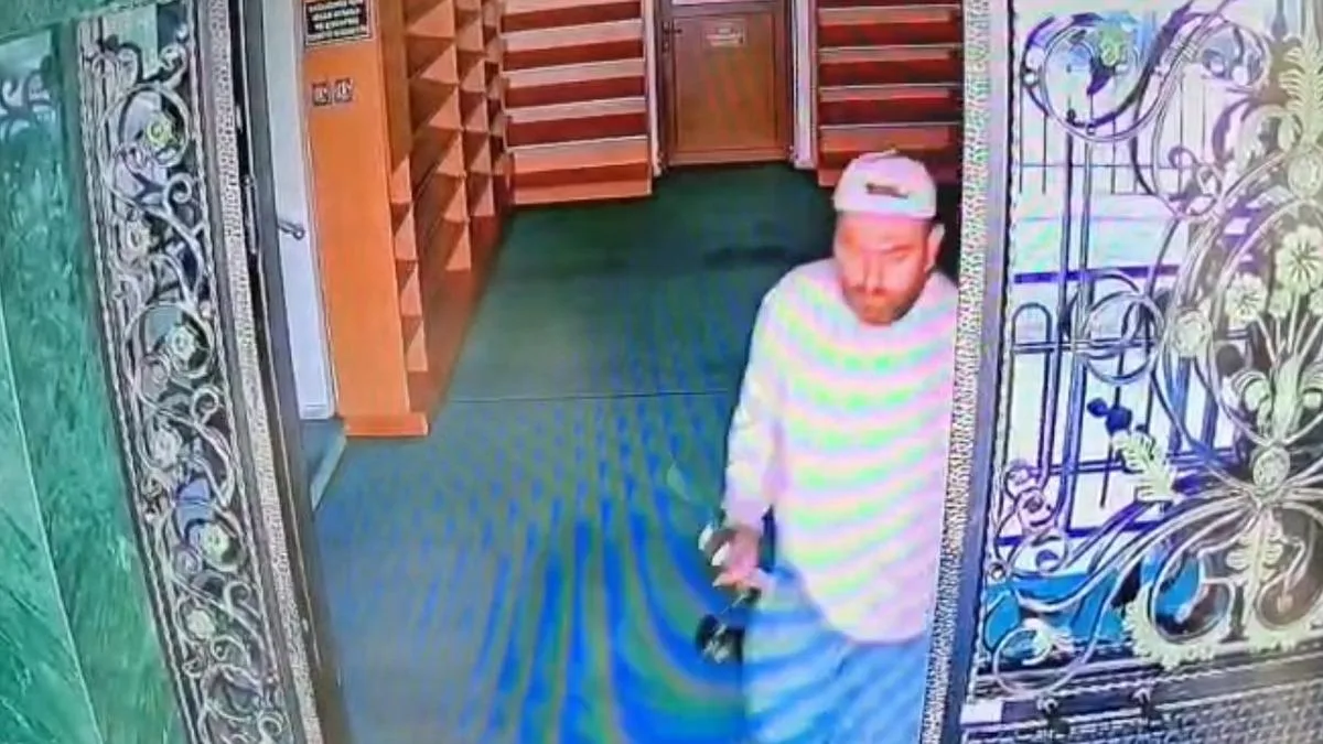 Cami Hırsızı Mikrofonları Çaldı, Şok Oldu!