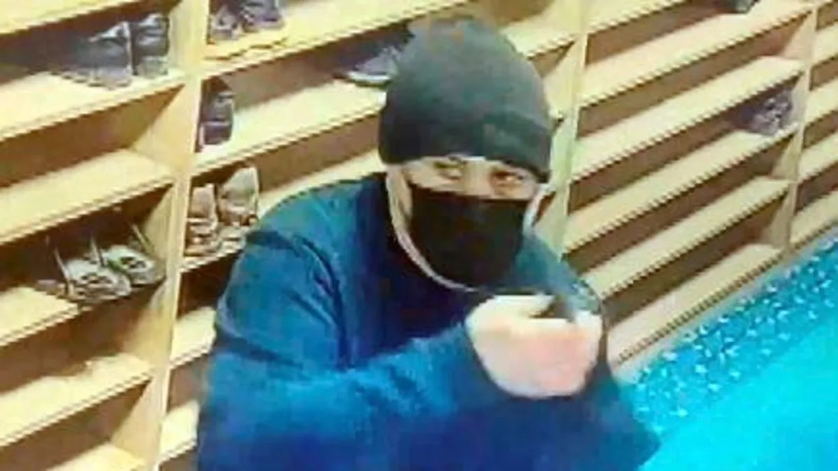 Camiye Gelen Maskeli Hırsız Ayakkabı Çaldı!