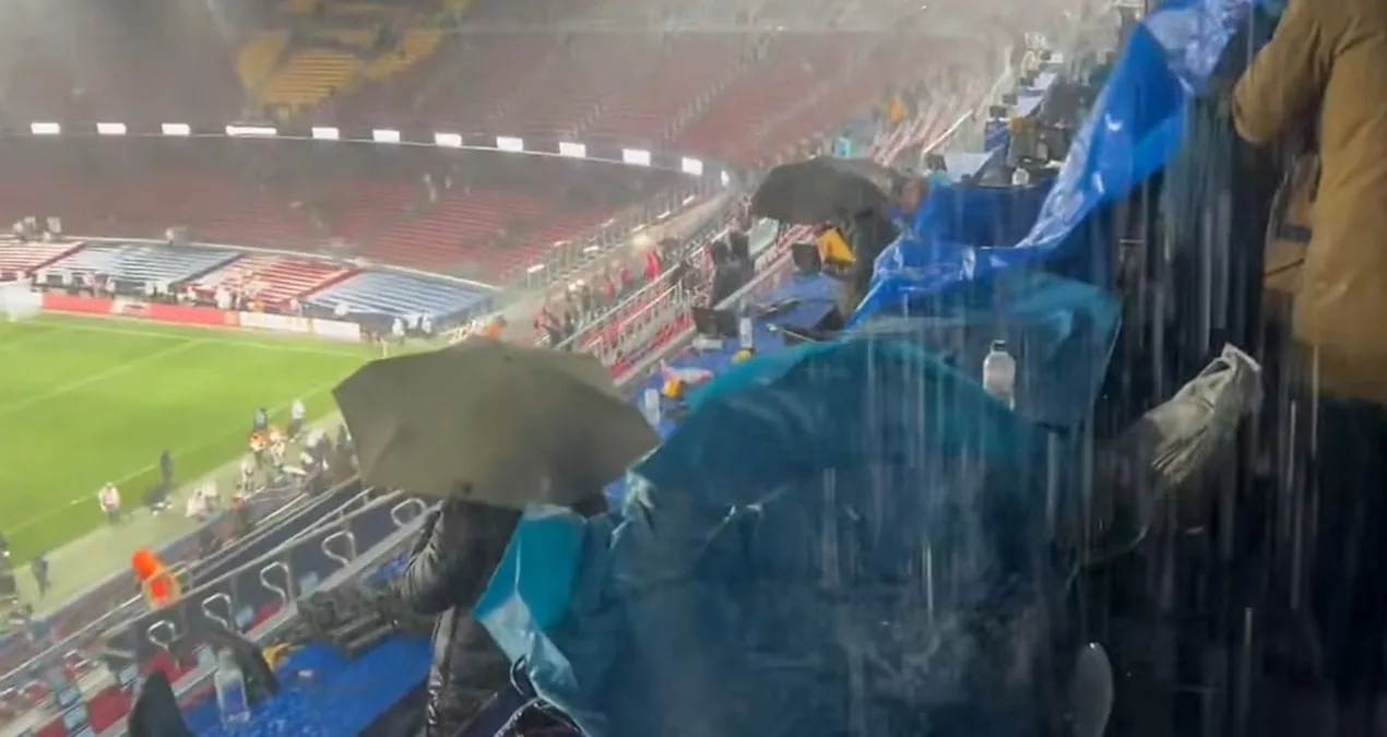 Camp Nou’nun Çatısı Yağmura Dayanamadı!