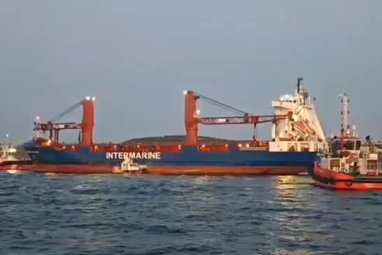 Çanakkale Boğazı’nda Yangın Panik Yaratırken Trafik Açıldı