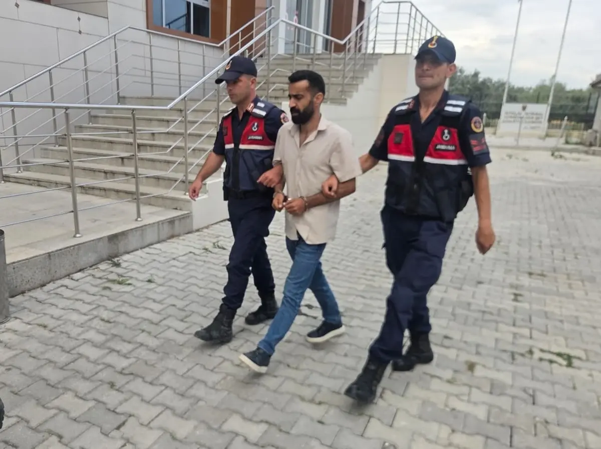 Gazinoda canlı yayın açıp kızlara bu teklifte bulundu:  Yeme, içme, bana ait  5
