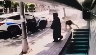 Polis aracı motosiklete çarptı: 2'si polis 3 yaralı