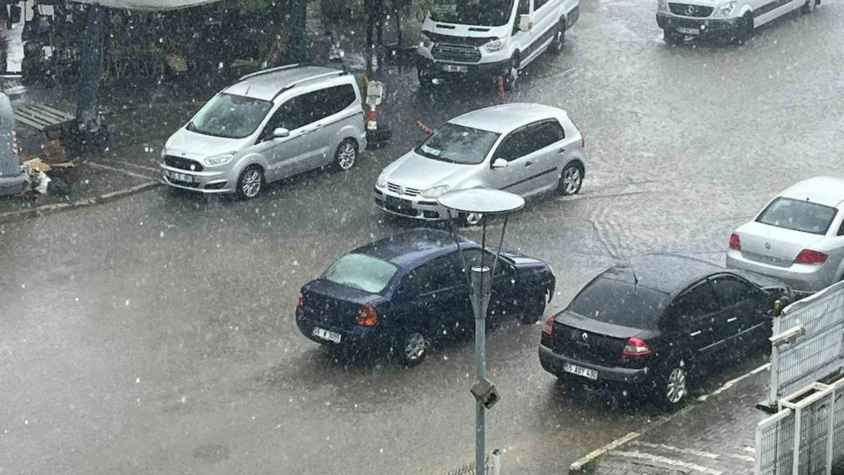 Çarşamba’da Şiddetli Yağış, Hayatı Olumsuz Etkiledi!
