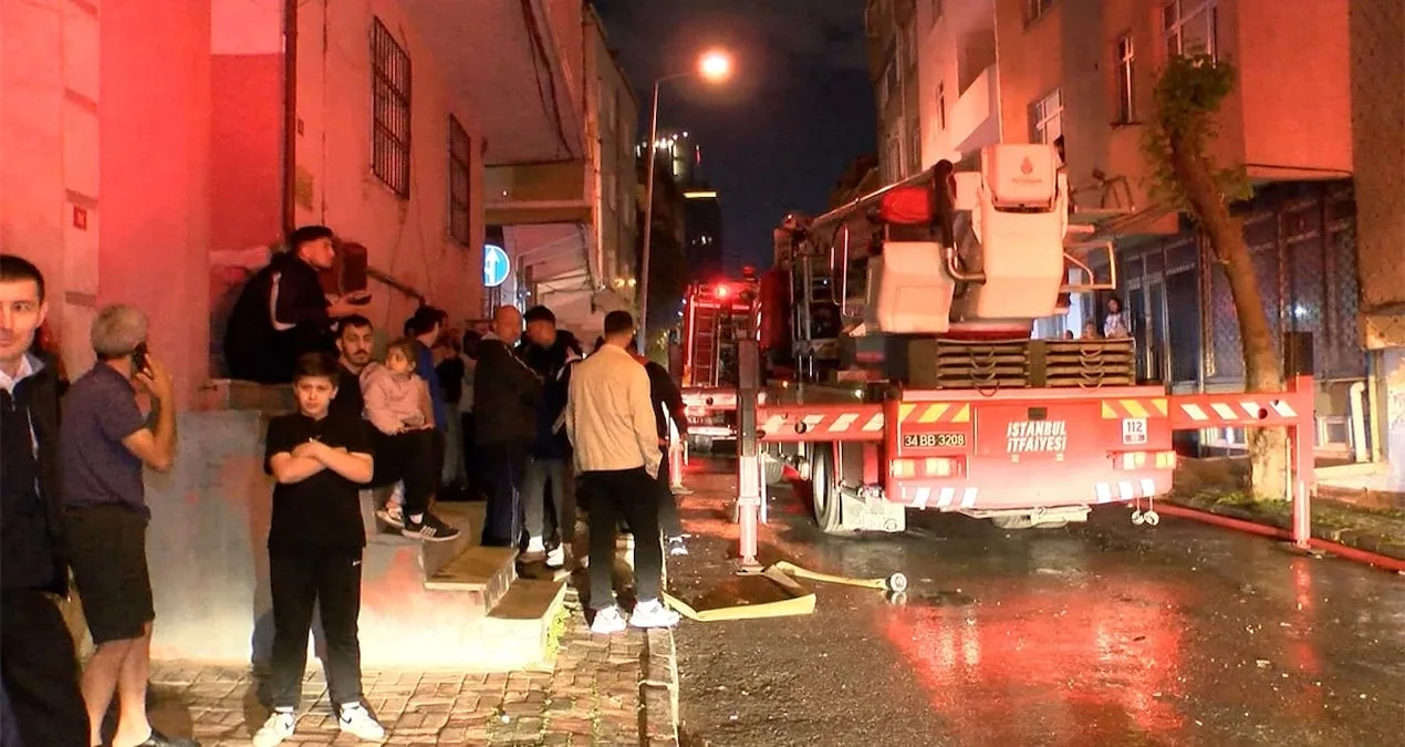 Çatı Yangınına Havai Fişek Nedeniyle Müdahale!