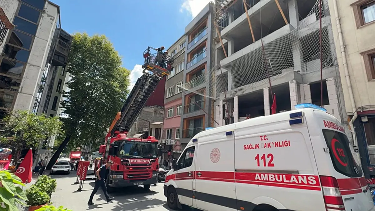 Çatıdaki Turist İhbarı Panic’e Yol Açtı!