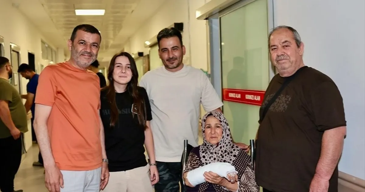Çavuşoğlu’ndan Sağlık Çalışanlarına Bayram Ziyareti