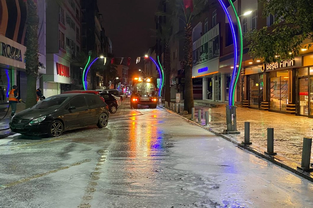 Çayırova’da Bayram Temizliği: Fatih Caddesi Parladı!
