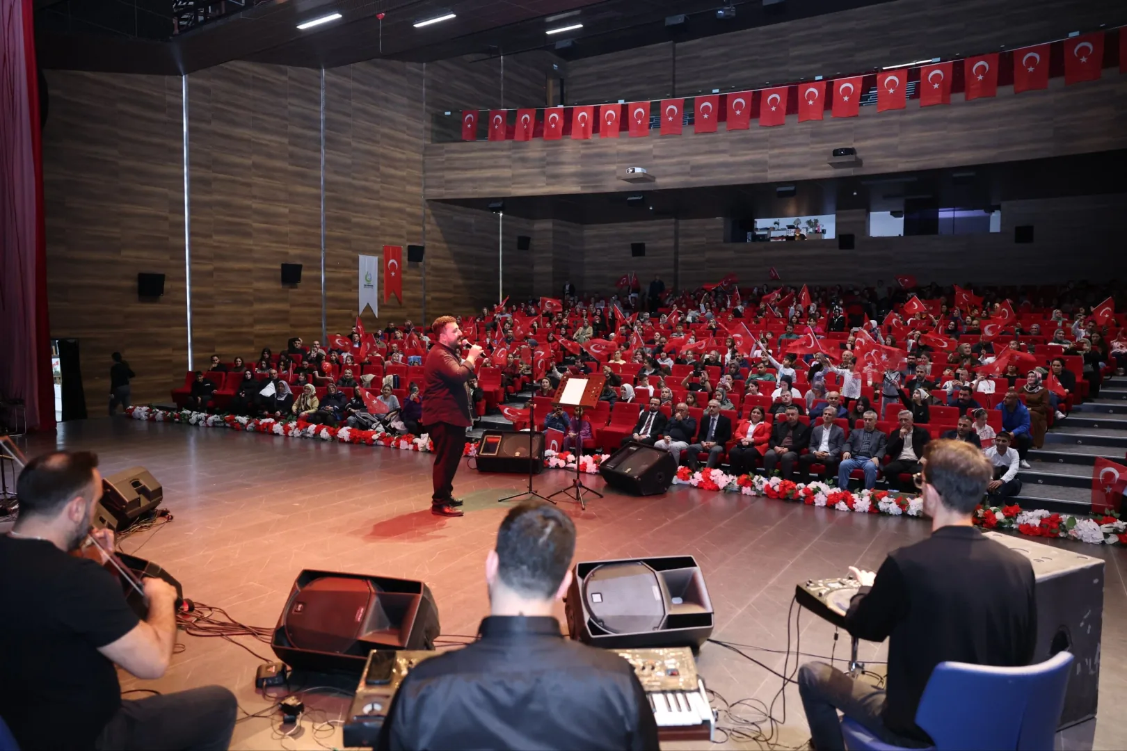 Çayırova'da Cumhuriyet Bayramı Konseri Coşkusu Yaşandı