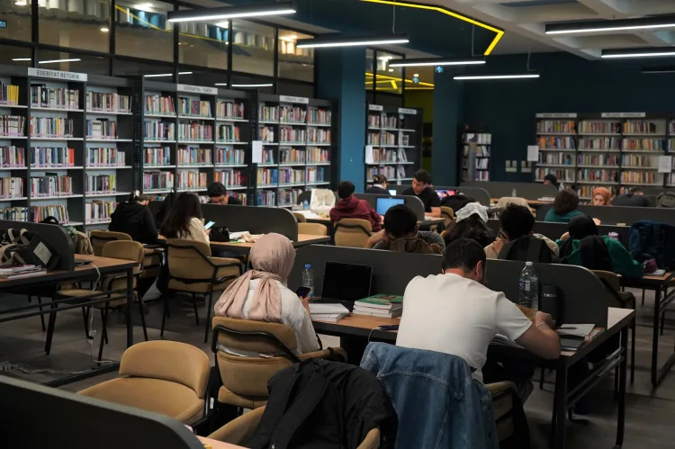 Çayırova’da Gençler YKS için 7/24 Kitap Kahve!